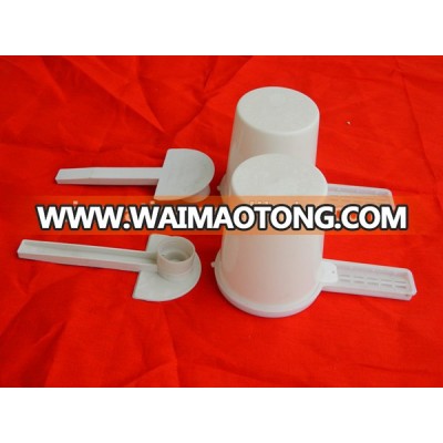 Chinese plastic bee feeder for beekeeping